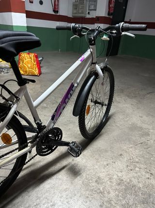 Bicicleta B-win Blanca y Morada