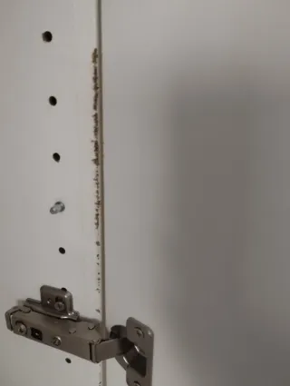 Mueble blanco alto con puerta