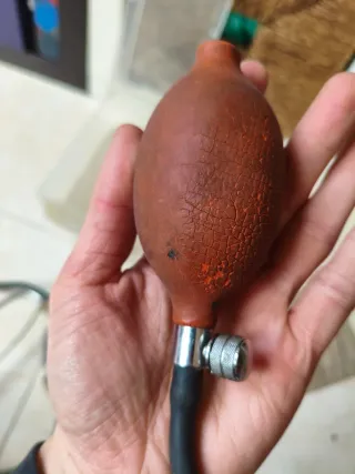 Tensiometro vintage con estetoscopio