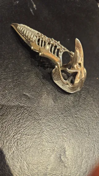 Anillo Plata de ley cabeza de cuervo articulado