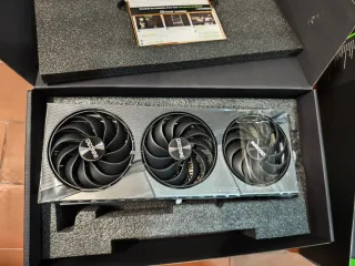 Inno3D GeForce RTX 5090 X3 heatsink and fans