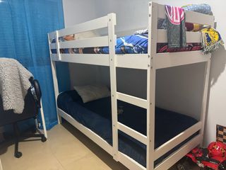 Literas blancas de madera