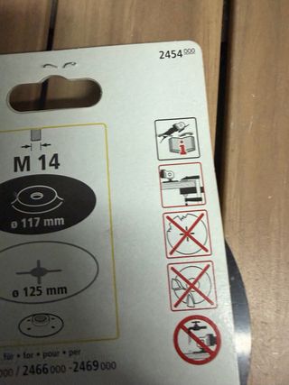 Cepillo de copa de alambre y plato soporte radial