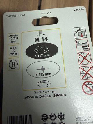 Cepillo de copa de alambre y plato soporte radial