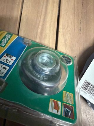 Cepillo de copa de alambre y plato soporte radial