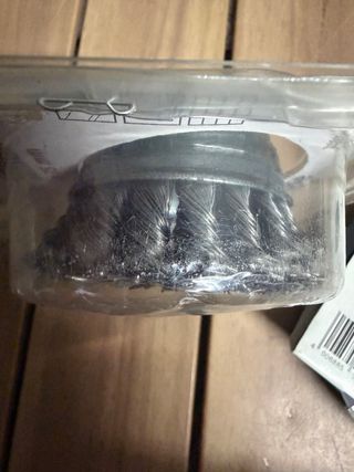 Cepillo de copa de alambre y plato soporte radial