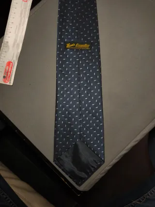 Cravatta Hesar blu con microfantasia argento