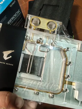 Gigabyte RTX 5090 Xtreme Waterforce heatsink