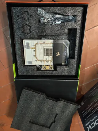 Gigabyte RTX 5090 Xtreme Waterforce heatsink