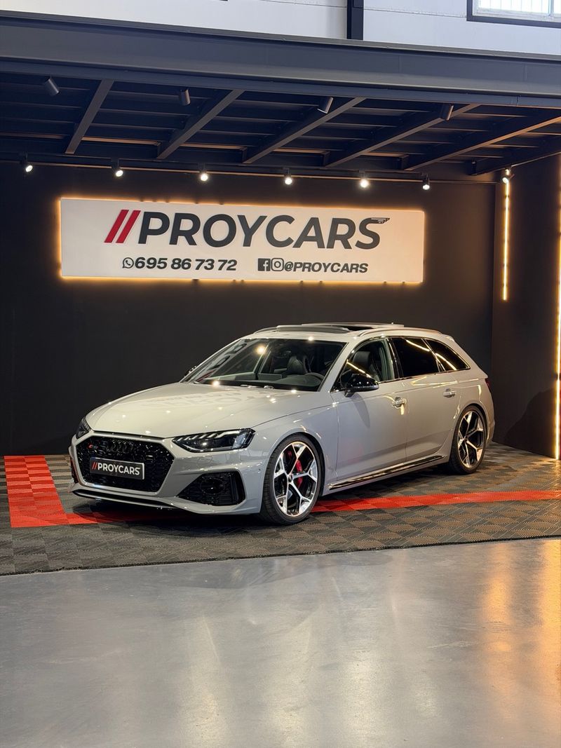 Audi RS4 2023 - foto 1