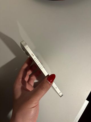iPhone 13 128GB Blanco en perfecto estado.
