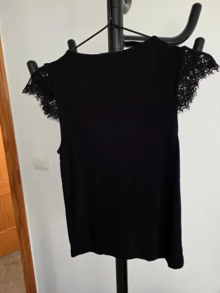 Top Stradivarius encaje negro Talla XS