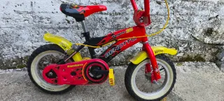Bicicleta infantil Benotto roja y amarilla