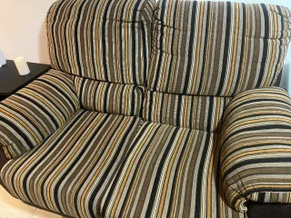 Sofá de 2 plazas a rayas