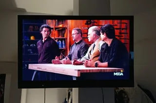 Televisor Negro 32 pulgadas. NO es smart tv.