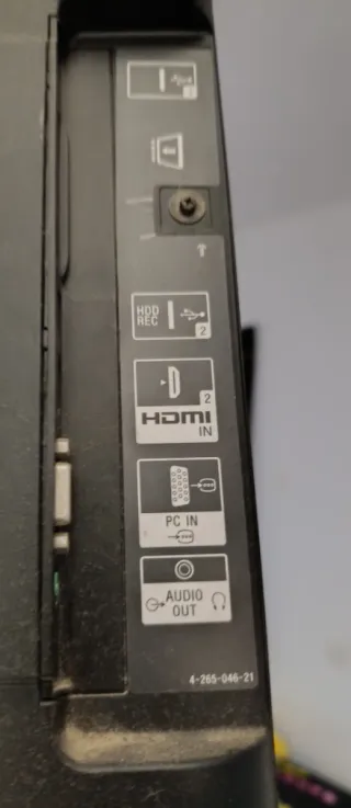 Televisor Negro 32 pulgadas. NO es smart tv.