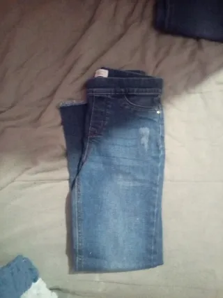 Calças de ganga azuis com rasgões 8-9 anos