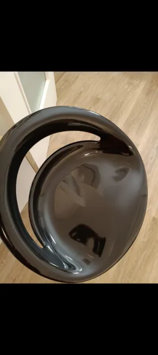 Taburete de cocina negro y plateado