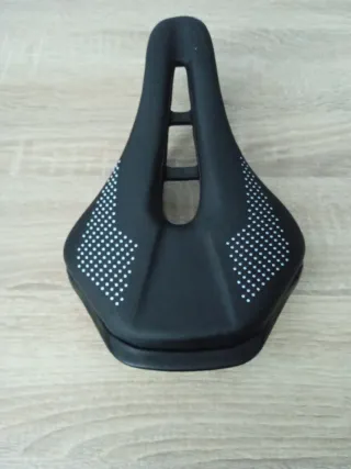 Sillín antiprostático negro