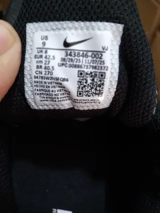 Zapatillas Nike Air Negras y Plateadas