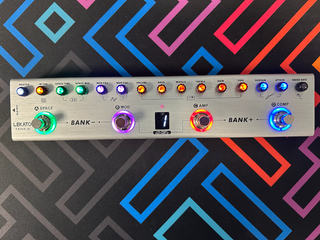 Pedales Bajo Lekato Tank-B y Sonicake Boom Ave.