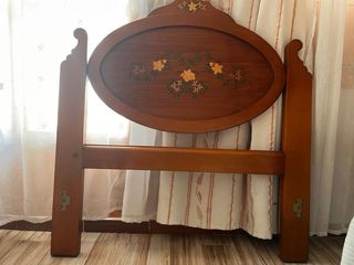 Cama juvenil decorada a mano