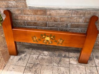 Cama juvenil decorada a mano