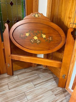 Cama juvenil decorada a mano