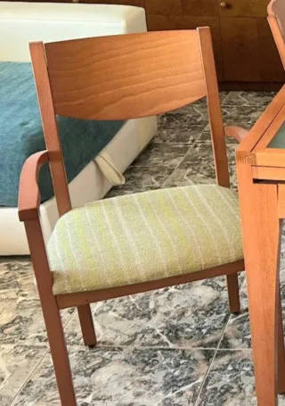 Mesa de comedor y 4 sillas madera en Vallirana