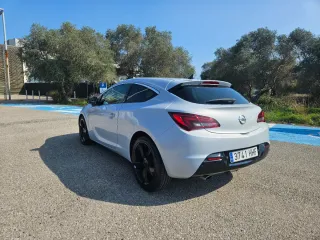 Opel Astra 2011