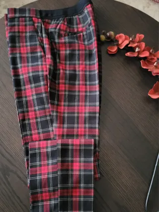 Pantalón vestir cuadros rojo y azul marino