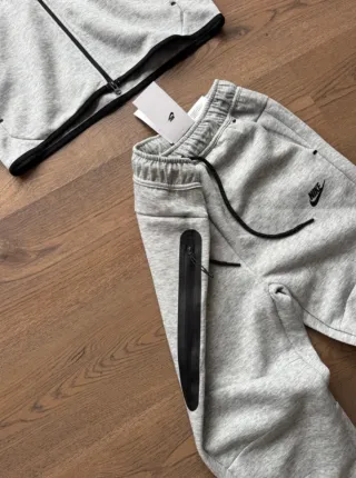 Set sportivo Nike Tech grigio taglia M