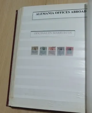 2 álbumes de sellos de Alemania, 1471 sellos.