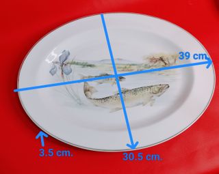 Vajilla de porcelana con peces y flores