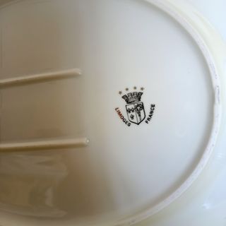 Vajilla de porcelana con peces y flores