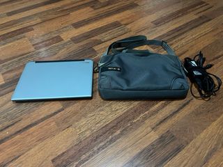 Ordenador portátil Toshiba gris