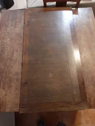 Mesa de madera de comedor clásica y funcional