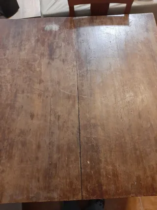 Mesa de madera de comedor clásica y funcional