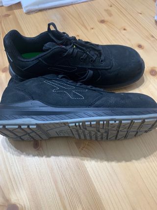 Zapatos de trabajo negros talla 44