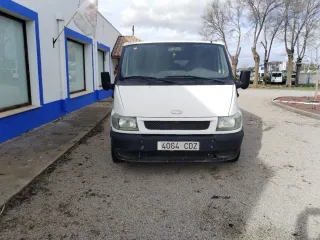 Ford E-Transit 2004