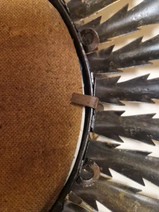 Specchio vintage ovale metallico a forma di sole