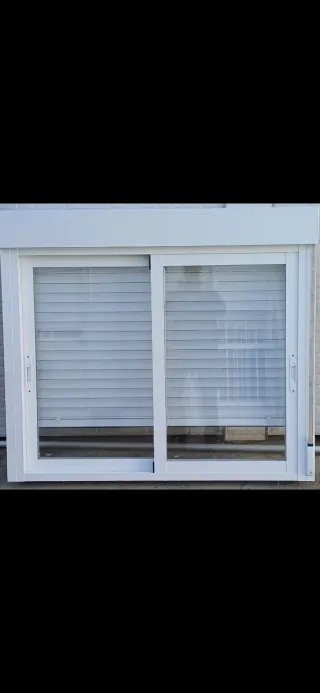 Ventana corredera aluminio Climalit con mosquitera