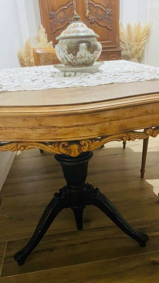 Mesa de comedor antigua de madera y metal