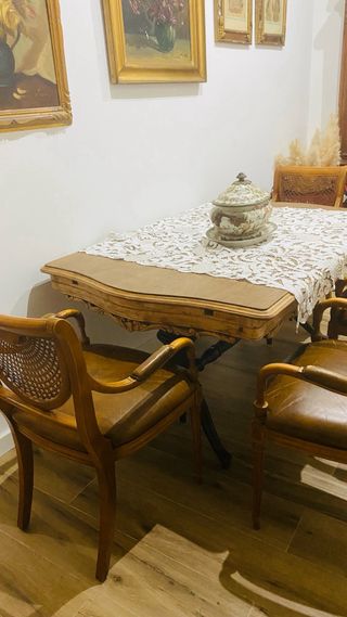 Mesa de comedor antigua de madera y metal