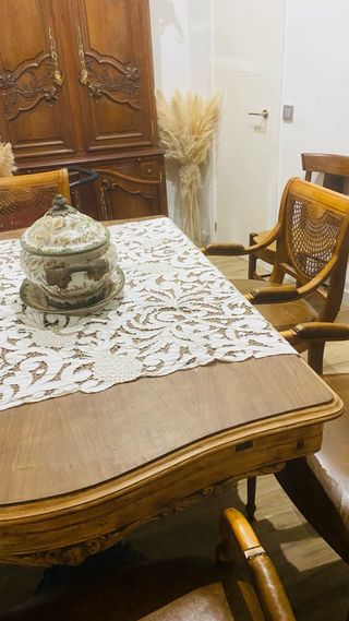 Mesa de comedor antigua de madera y metal