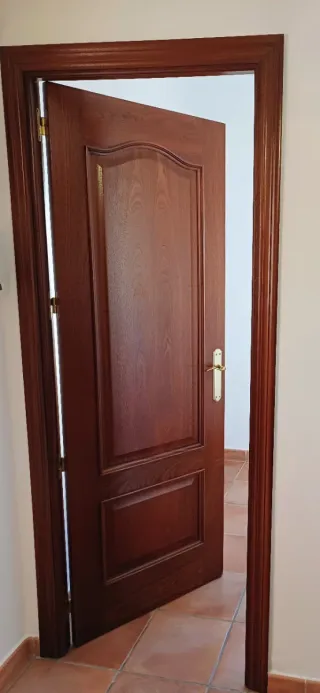 Puerta interior de madera