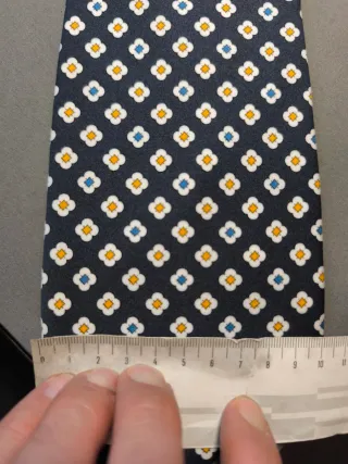 Cravatta in seta fantasia geometrica floreale blu