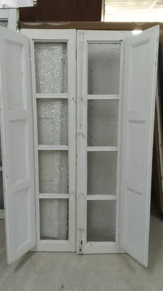 Ventanas antiguas madera blancas