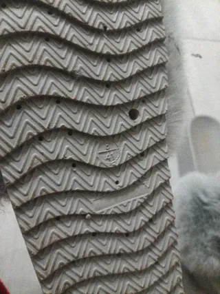 Ciabatte con pelliccia sintetica grigie