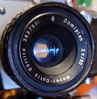 Cámara Exakta con objetivo Meyer Optik